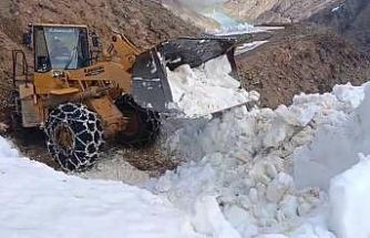 Bingöl’de Özel İdare ekipleri zorlu arazi şartlarında çalışmalarını sürdürüyor