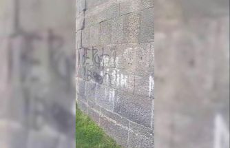 Binlerce yıllık surlara gelişigüzel yazılar yazdılar