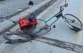 Bisikletli 72 yaşındaki vatandaşa motosiklet çarptı: 2 yaralı