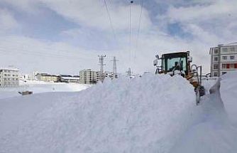 Bitlis’te yoğun karla mücadele çalışması