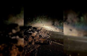 Bolu’da yol heyelan nedeniyle ulaşıma kapandı