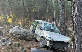 Burdur’da araç şarampole devrildi: 3 yaralı
