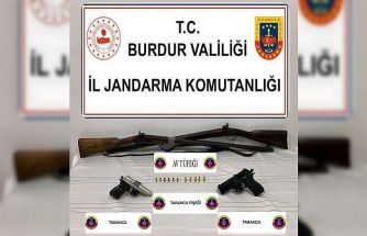 Burdur’da çok sayıda ruhsatsız silah ve mühimmat ele geçirildi