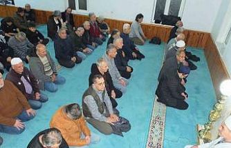 Burhaniye’de ilk teravih de camiler doldu