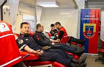 Bursa Jandarması’ndan Kızılay’a anlamlı katkı