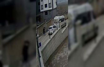 Bursa’da kaza yapan sürücülerin kavgası kameralara yansıdı