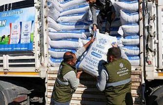 Büyükşehir’in üreticilere yem desteği devam ediyor