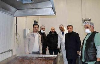 Cağ kebabın başkenti Oltu’da kavurma ve sucuk üretimi yapıyorlar