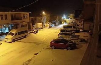 Çelikhan ilçesinde kar yağışı