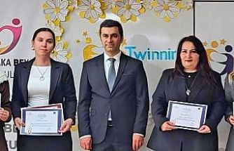 Çeşmeli öğretmenlerden uluslararası başarı