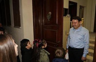 Çocuklar Vali Işın’a "Küpecik" yaptı