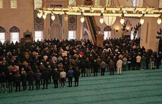 Cumhurbaşkanı Erdoğan’ın açtığı Uzun Mehmet Camii’nde Ramazan ayının ilk cuma namazı kılındı