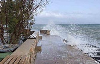 Datça’da şiddetli lodos etkili oldu