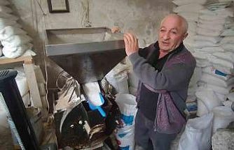 Dede mesleğini icra ediyor, teknolojiye direniyor