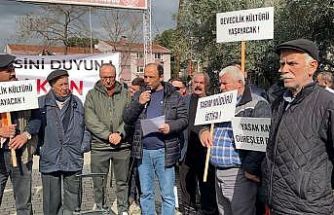 DEGÜF üyeleri deve güreşlerinin yapılmamasını protesto etti