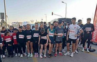 Denizli’de Atatürk Yol Koşusu çekişmeye sahne oldu