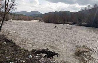 Denizli’de sel köprüleri ağır hasar verdi