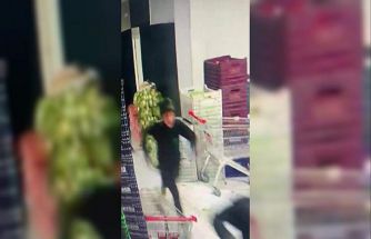 Deprem anında yaşanan panik kamerada