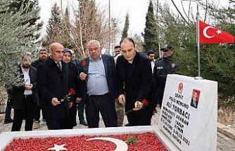 Deprem şehidi polis memuru Ali Torbacı, mezarı başında anıldı