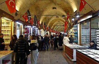 Depremde hasar gören tarihi Zincirli Bedesten yeniden cıvıl cıvıl