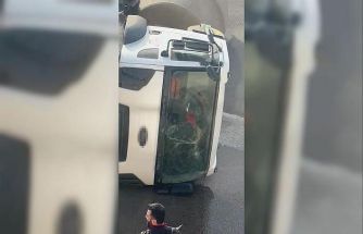 Devrilen beton mikserinin içinde mahsur kalan sürücü balyozla kendini kurtardı