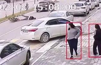 Devrilen motosiklet sürücüsü metrelerce sürüklendi