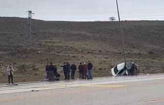 Direğe çarpan otomobil ikiye katlandı: 1 yaralı