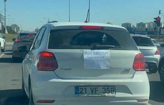 Diyarbakır’da kadın sürücü ’yeni sürücüyüm, sabır imandandır’ yazısıyla trafiğe çıktı