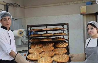 Diyarbakır’da öğrenci ve öğretmenlerin çıkardığı pideler ihtiyaç sahiplerine ulaştırılıyor