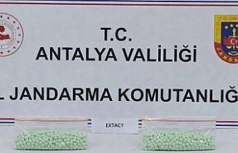 Döşemealtı’nda bin 104 adet uyuşturucu hap ele geçirildi