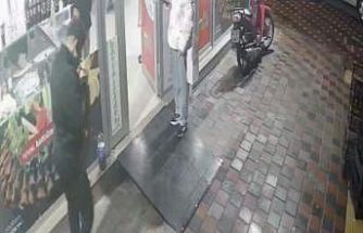 Dükkanın önündeki sigara paketini çaldı