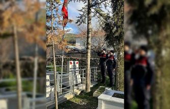 Eğirdir’de şehit kabirleri düzenli olarak denetleniyor