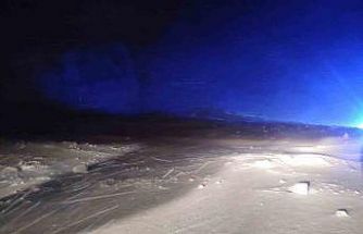 Eğribel Tüneli girişinde çığ düştü: Yol ulaşıma kapandı