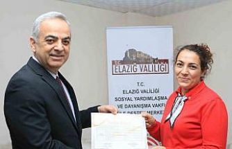 Elazığ aile destek merkezi kursiyerlerine sertifika