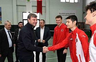 Ertuğrul Sağlam’dan genç sporculara ilham veren ziyaret