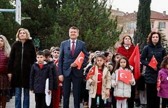 Ertuğrulgazi İlkokulu’nda ikinci dönemin ilk dersi bayrak temasıyla yapıldı