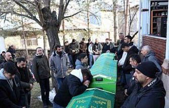 Erzurum’da trafik kazasında vefat eden iki kardeş ve bir arkadaşa hüzünlü veda