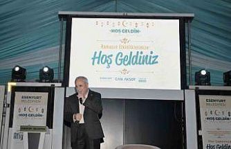 Esenyurt Belediyesi’nin Ramazan etkinliklerinde Nurullah Genç Esenyurtlularla buluştu