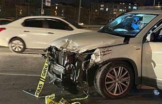 Esenyurt E-5’te otomobilin çarptığı motosiklet sürücüsü hayatını kaybetti