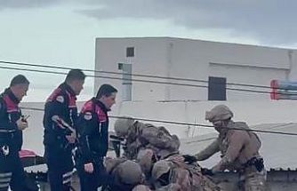 Eski çalıştığı iş yerini basıp 4 kişiyi vuran şahıs çatıda yakalandı