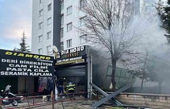 Eskişehir’de araç aksesuarı satan dükkanda yangın