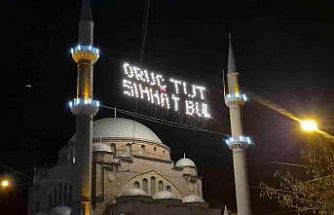 Eskişehir’de mahyalar minareleri süslemeye başladı