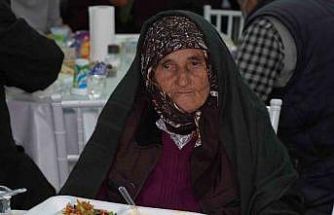 Evlerde yemek pişmiyor, köy halkı ortak sofrada iftar yapıyor