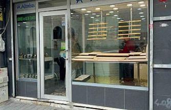 Eyüpsultan’da soyguncular soymaya çalıştıkları kuyumcuyu vurdu