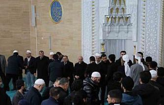 Filistinli öğrencinin şehit edilen ailesi için gıyabi cenaze namazı kılındı