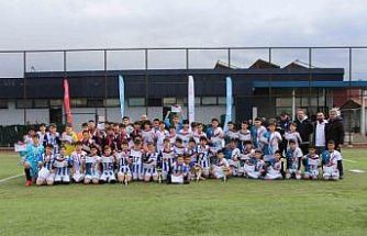 Futbolda şampiyon Bilgi ortaokulu oldu