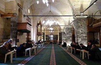 Gaziantep’te mukabele geleneği tarihi camilerde sürdürülüyor