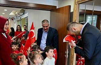 Gaziosmanpaşalı miniklerin gururlandıran bayrak sevgisi