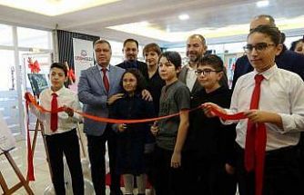 Genç yetenek Alya, ilk kişisel resim sergisini sanatseverlerle buluşturdu