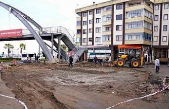Giresun Belediye Başkanı Fuat Köse, meydan düzenleme çalışmalarını inceledi